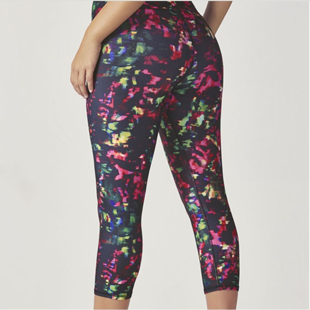 Fabletics Define PowerHold Mid-Rise Capri Size L - Picture 2 of 11